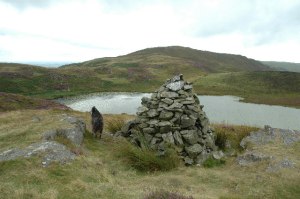 Cairn adjacent to Llyn Barfog, geograph.org.uk, by andy, Wikimedia Commons